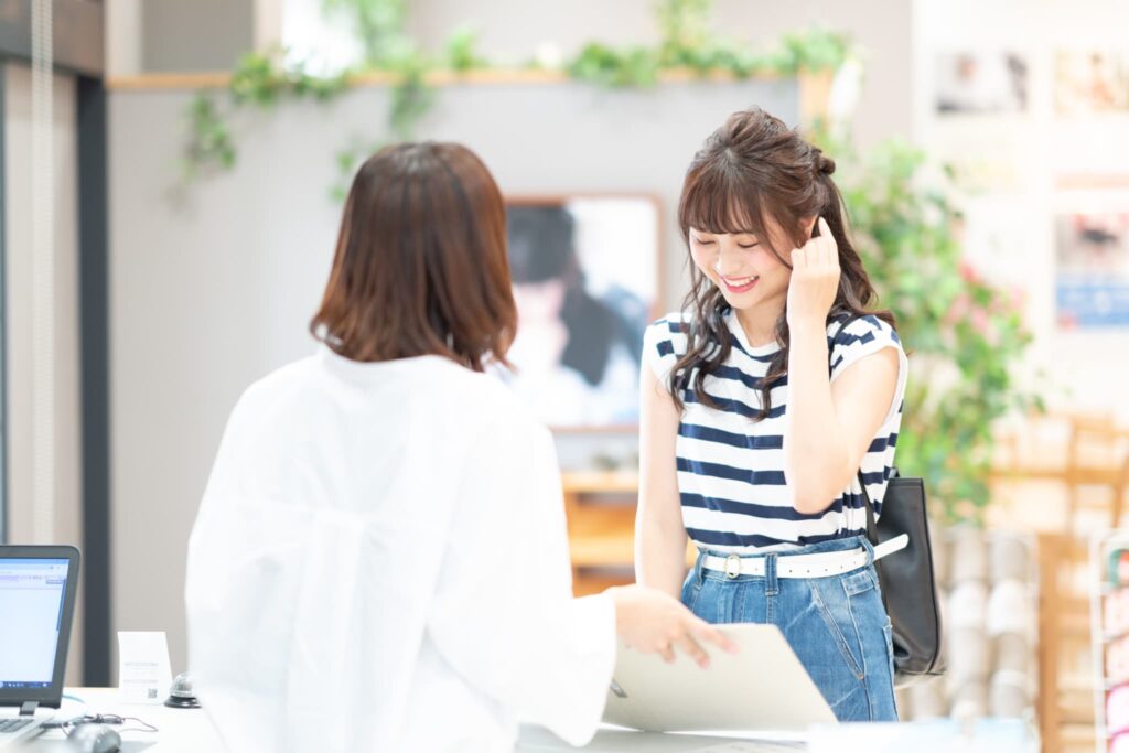 振袖レンタル(成人式)奈良市_フォトスタジオワタナベ(渡辺写真館)奈良押熊店_振袖レンタル受付姿