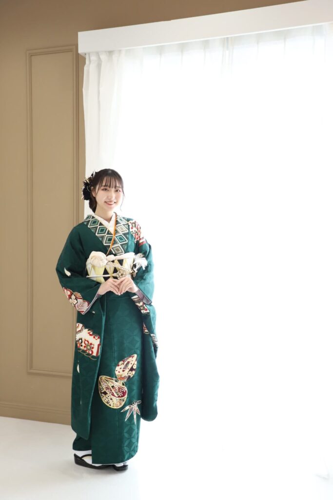 振袖レンタル(成人式)奈良市_フォトスタジオワタナベ(渡辺写真館)奈良押熊店_前撮り緑着物姿